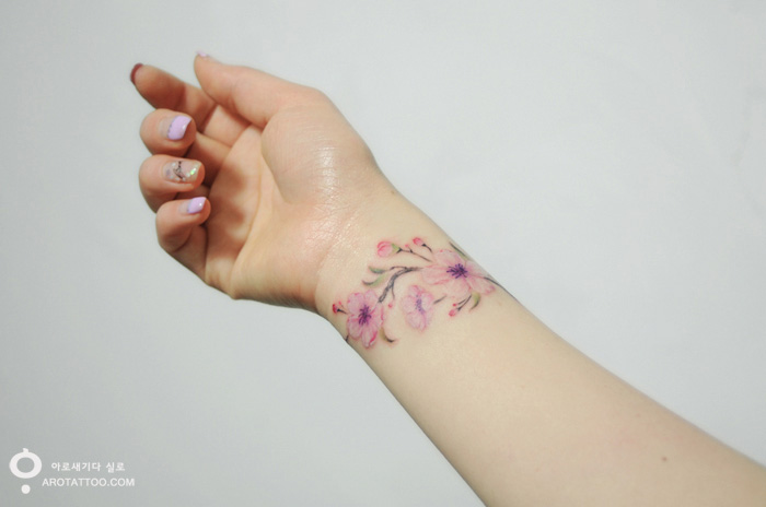 Tatuajes Florales Que Parecen Pinturas De Acuarela Sobre La Piel