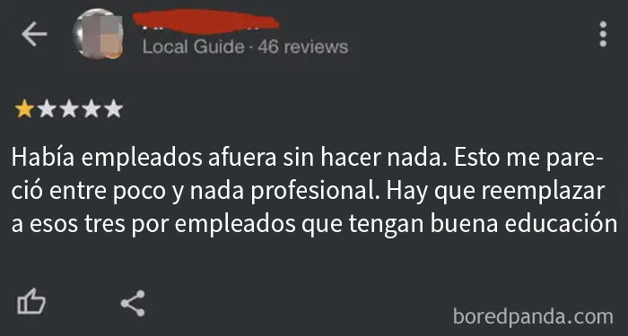 Reseña en línea mostrando comportamiento prepotente masculino, criticando la profesionalidad de empleados.