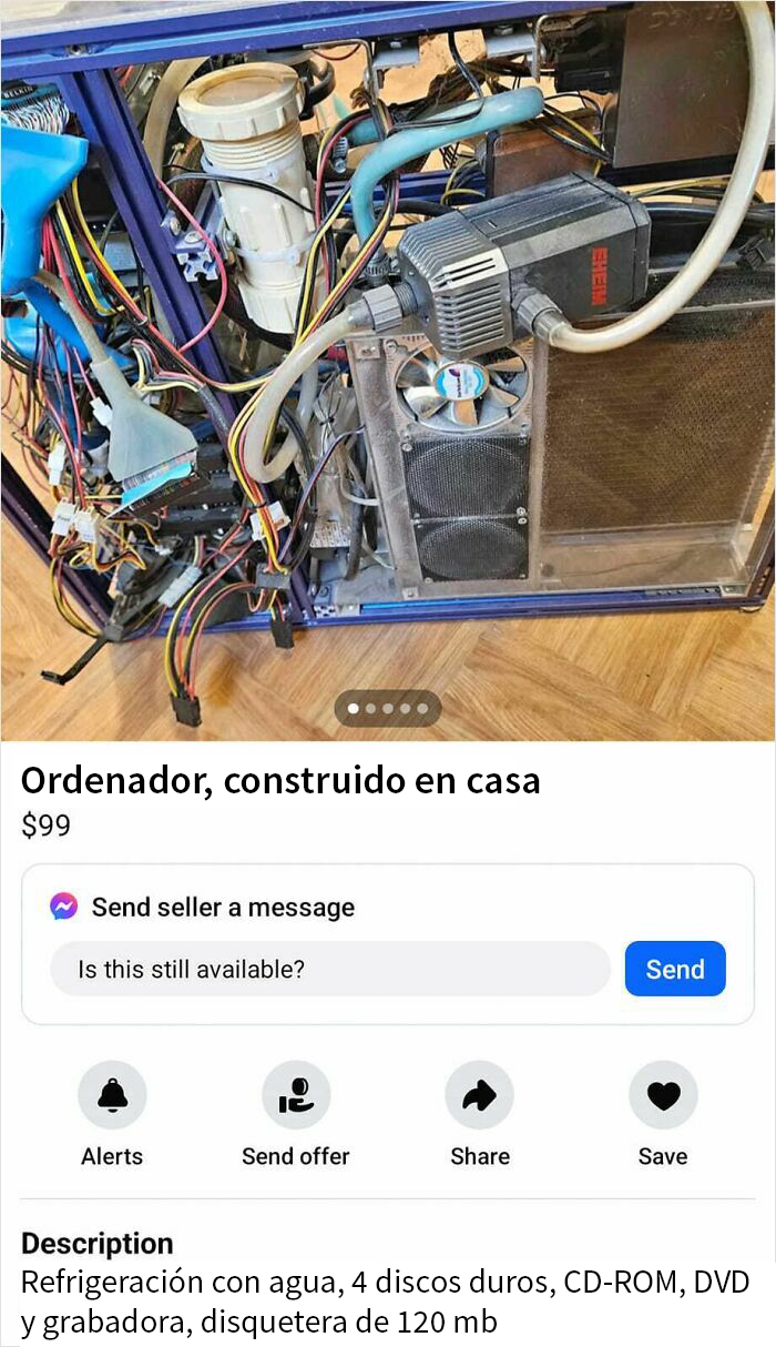 Ordenador casero con refrigeración líquida, cables visibles y componentes internos complejos.