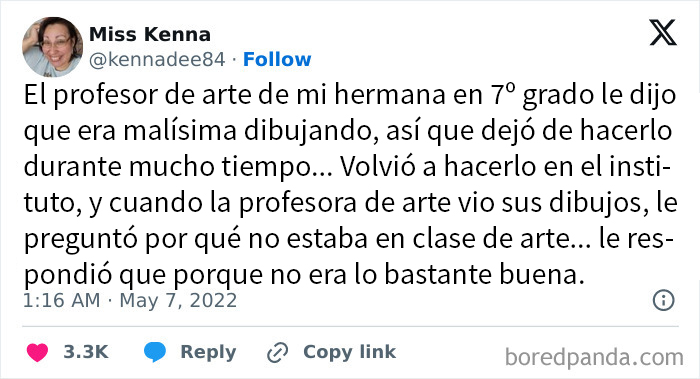 Un tuit sobre un profesor tóxico que desmotivó a un estudiante de arte con comentarios negativos.