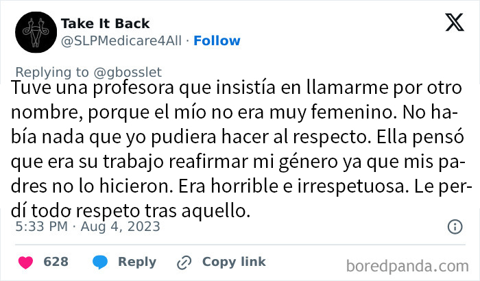 Tweet sobre experiencias con profesores tóxicos y falta de profesionalidad en el ámbito educativo.