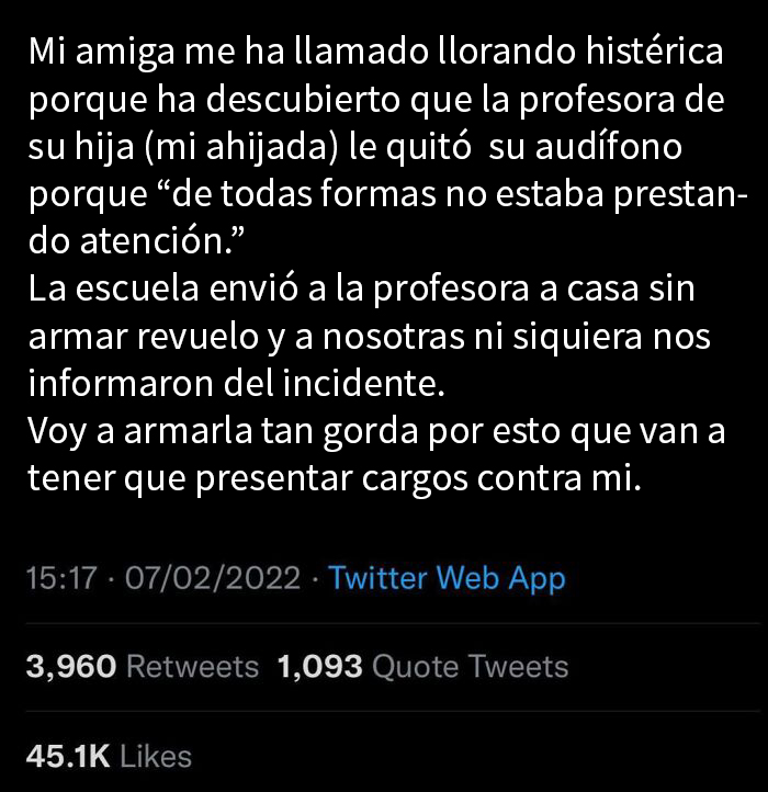 "Texto sobre un profesor tóxico que le quitó el audífono a una alumna, causando indignación y reacción en redes sociales."