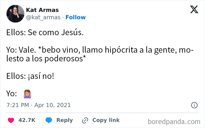 Meme muy sarcástico sobre ser como Jesús, con un diálogo irónico y un emoji de encogimiento de hombros.